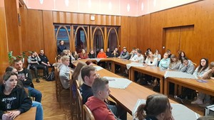 Zajęcia z maturzystami w sali konferencyjnej Szkoły Rolniczej w Bolesławowie.