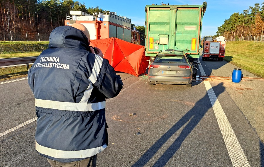 Miertelny Wypadek Na Autostradzie A Wiadomo Ci Komenda Powiatowa