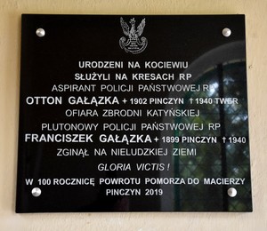 Tablica pamiątkowa w Pinczynie.