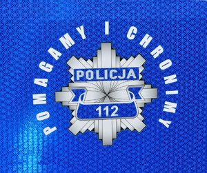 Policyjna gwiazda z okalającym ją napisem o treści: Pomagamy i chronimy.