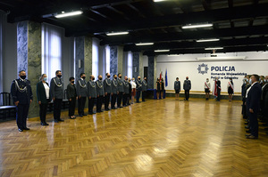 Widok ogólny na osoby uczestniczące w uroczystościach.