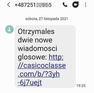 Zdjęcie ekranu telefonu z treścią przesyłanej wiadomości.