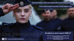 Policjantka oddaje honor przykładając rękę do czapki.