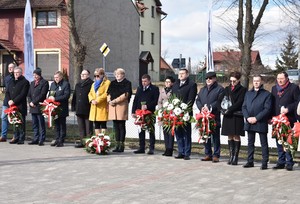 Uczestnicy obchodów Narodowego Dnia Pamięci Żołnierzy Wyklętych podczas uroczystości.