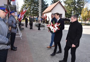 Uczestnicy obchodów Narodowego Dnia Pamięci Żołnierzy Wyklętych podczas uroczystości.