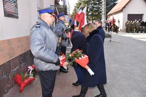 Uczestnicy obchodów Narodowego Dnia Pamięci Żołnierzy Wyklętych podczas uroczystości.