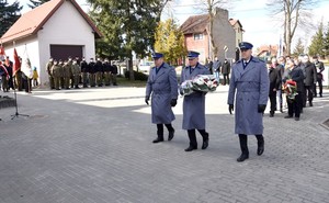 Uczestnicy obchodów Narodowego Dnia Pamięci Żołnierzy Wyklętych podczas uroczystości.