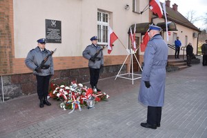 Uczestnicy obchodów Narodowego Dnia Pamięci Żołnierzy Wyklętych podczas uroczystości.