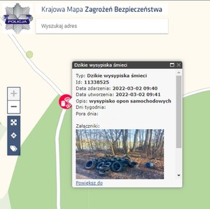 Zrzut ekranu z aplikacji. Zdjęcie porzuconych opon samochodowych. Tło tego zdjęcia stanowi widok mapy internetowej Krajowej Mapy Zagrożeń Bezpieczeństwa.