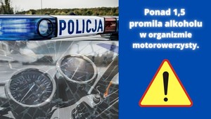 Grafika obrazkowa. Rozbite liczniki motocykla, powyżej kogut policyjnego radiowozu. Po prawej stronie na niebieskim tle biały napis o treści: Ponad 1,5 promila alkoholu w organizmie motorowerzysty. Poniżej znak drogowy informujący o innych niebezpieczeństwach.