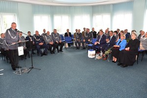 insp. Bogusław Ziemba Komendant Powiatowy Policji przemawia do uczestniczących w uroczystości funkcjonariuszy, pracowników i gości.