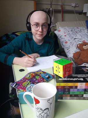 Zdjęcia, na których jest Patryk - 16-latek potrzebujący pomocy.