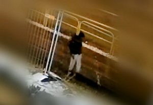 Wizerunek mężczyzny, który uszkodził światłowód.