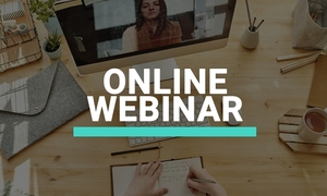 Grafika obrazkowa. Biurko z komputerem i biały napis ONLINE WEBINAR