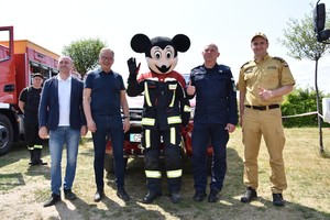 Zdjęcie z festynu, dzieci, młodzież dorośli.