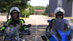 Policjanci na motocyklach.