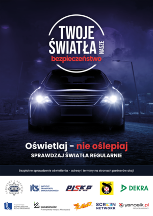 Plakat promujący akcję Twoje Światła – Nasze Bezpieczeństwo. Przód samochodu z włączonymi światłami, poniżej hasło: Oświetlaj - nie oślepiaj. Sprawdzaj światła regularnie.