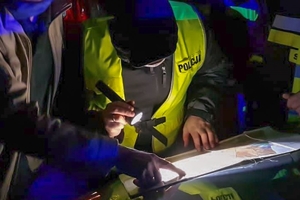 Policjanci podczas akcji poszukiwawczej.