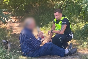 Policjanci podczas akcji poszukiwawczej.