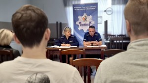 Policjanci w trakcie debaty.