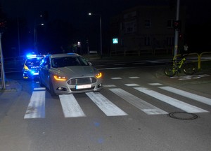 Miejsce wypadku, interweniujące służby, uczestniczące pojazdy.