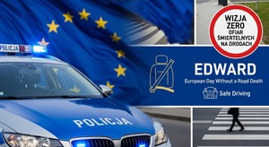 Grafika obrazkowa, kolaż przedstawiająca w górnym prawym rogu znak drogowy z czerwoną obwódką i białą tarczą, z napisem: Wizja zero ofiar śmiertelnych na drogach. W lewym dolnym rogu oznakowany radiowóz policyjny na tle flagi Unii Europejskiej.