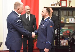 Uczestnicy uroczystości w czasie mianowania Kierownika Posterunku w Skarszewach.