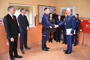 Uczestnicy uroczystości w czasie mianowania Kierownika Posterunku Policji w Kaliskach.