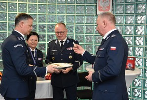 Dzielenie się opłatkiem.