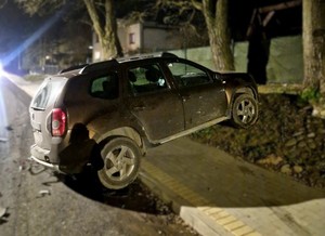 Zdjęcie rozbitego pojazdu.