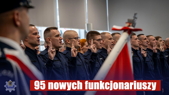 Policjanci w trakcie ślubowania.