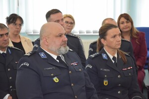 insp. Anna Kos na wspólnym zdjęciu z mł. insp. Radosławem Fortuną.