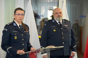 insp. Anna Kos na wspólnym zdjęciu z mł. insp. Radosławem Fortuną.