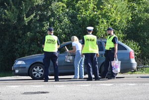 Policjanci z przedstawicielami PKP prowadzą działania pod nazwą Bezpieczny Przejazd