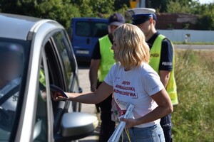 Policjanci z przedstawicielami PKP prowadzą działania pod nazwą Bezpieczny Przejazd
