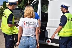 Policjanci z przedstawicielami PKP prowadzą działania pod nazwą Bezpieczny Przejazd