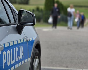 Policjanci na trasie marszu.
