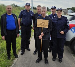 Policjanci na trasie marszu.